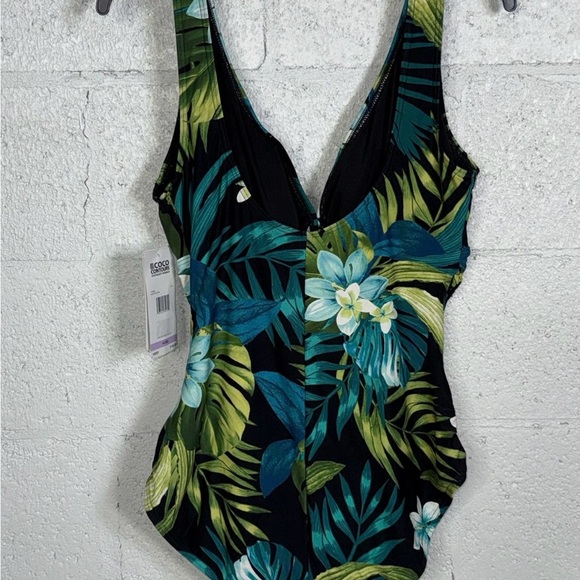 NWT Coco Reef
Women's Contours Solitaire V-Neck One Piece Swimsuit 14/38C - Picture 3 of 3